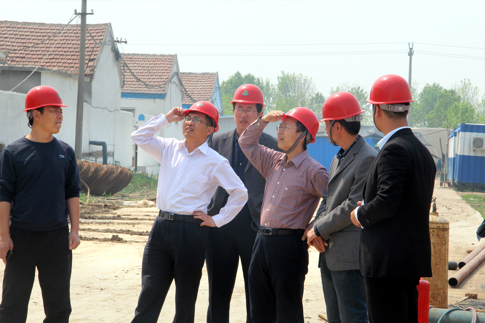1、國(guó)家工信部領(lǐng)導(dǎo)到公司視察.jpg